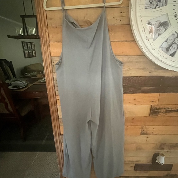 Light weight romper size Large - Picture 4 of 6